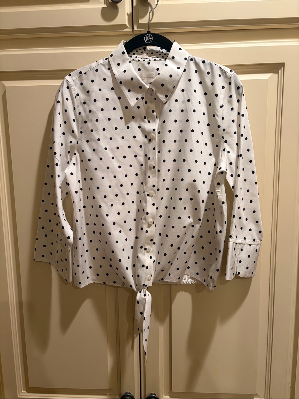 Chico's White Button-Down Shirt with Black Polka Dots and Tie Hem.  Size 00.